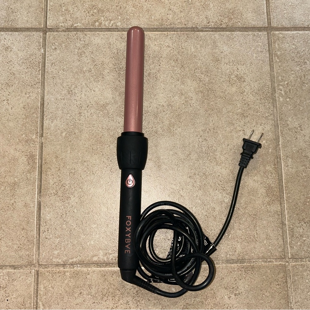FOXYBAE Limited Edition• Black & Rose Gold Curling Wand